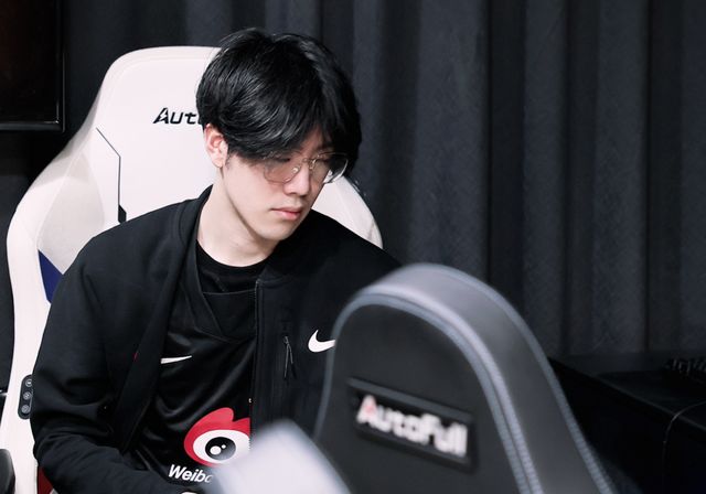 观察年轻球 观察年轻球